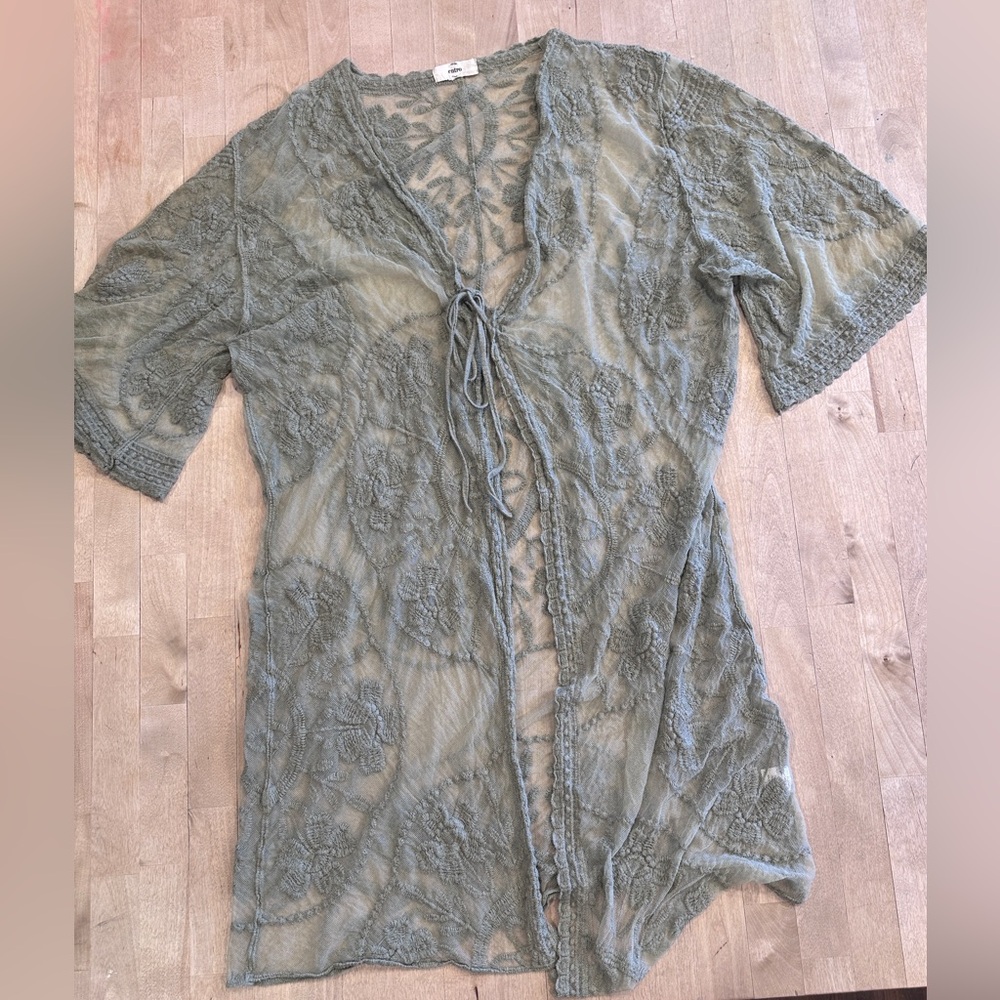 Entro Olive Lace Detail